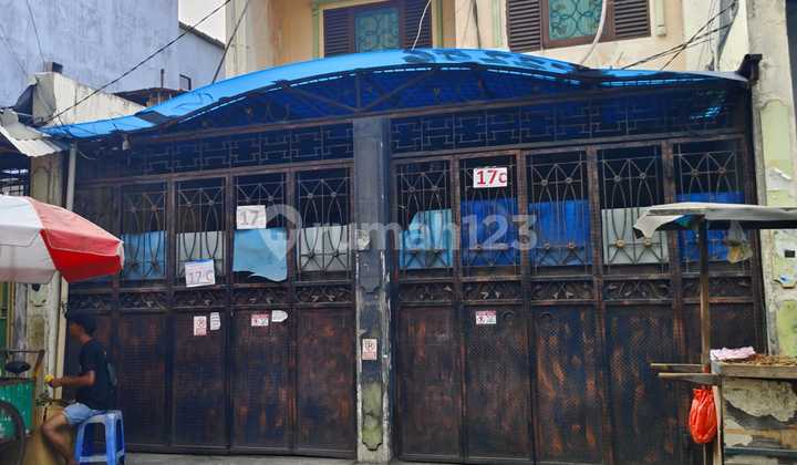 2.5-Story House in Jembatan Lima, West Jakarta