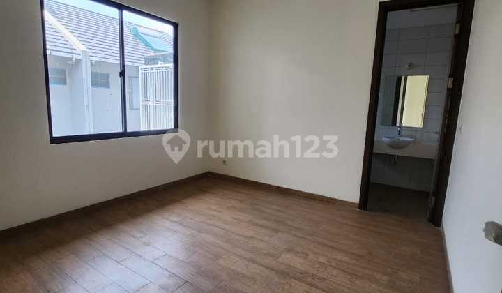 Dijual Cepat Rumah 2 Lantai di Cluster Dakota Suvarna Sutera, Tangerang 2