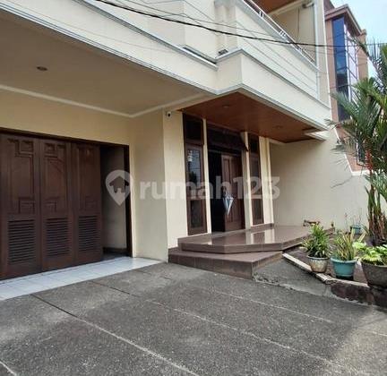 Dijual Rumah 2 Lantai di Jl. Kesehatan Petojo Selatan, Jakarta Pusat