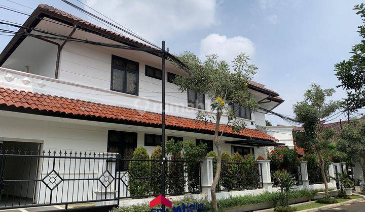 Rumah 2 Lantai 5 Kamar Klasik Modern di Pejaten Barat Jakarta 1