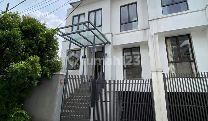 Dijual Rumah 3 Lantai Siap Huni di Permata Hijau Jakarta Selatan