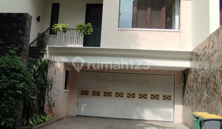 Disewakan Rumah 3 lantai di  Kemang Jakarta Selatan 2