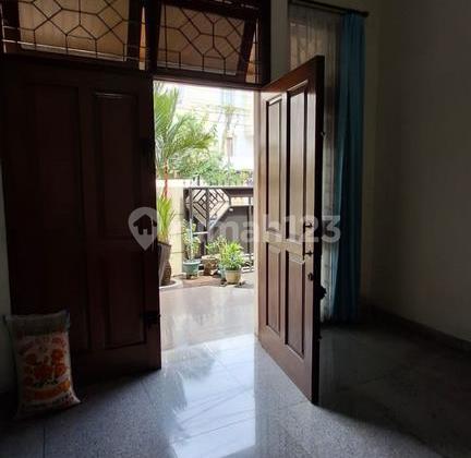 Dijual Rumah 2 Lantai di Jl. Kesehatan Petojo Selatan, Jakarta Pusat 2