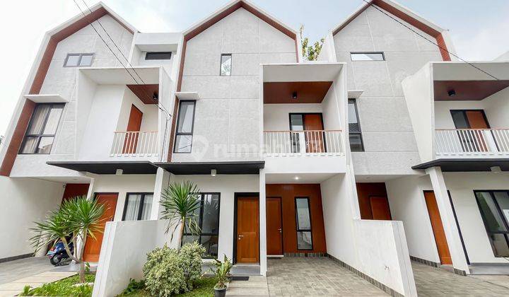 Rumah Modern 2 Lt 10 Menit ke Gerbang Tol Kukusan 1 Siap Renov J25638 1