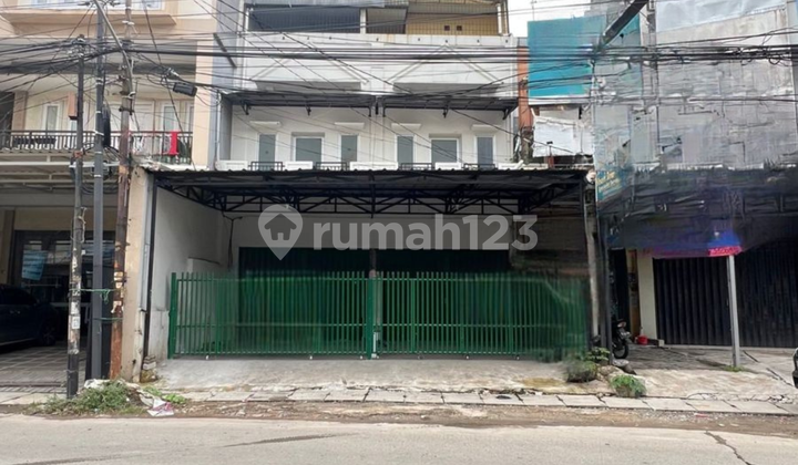 Ruko 2 Gandeng 3LT 84m2 di Kelapa Dua Gading Serpong Strategis Ruko 2 Gandeng 3LT 84m2 di Kelapa Dua Gading Serpong Strategis