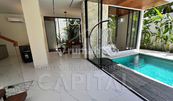 Suspicious Villa di Umalas Kerobokan Bali dengan arsitektur modern , high ceiling dan ruang keluarga yang leluas Suspicious Villa di Umalas Kerobokan Bali dengan arsitektur modern , high ceiling dan ruang keluarga yang leluas