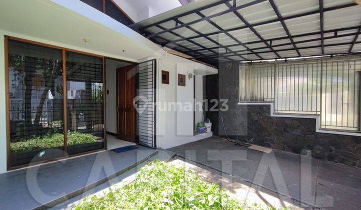 Rumah Bagus Dengan 3 Kamar Tidur di Setraduta, Bandung 1