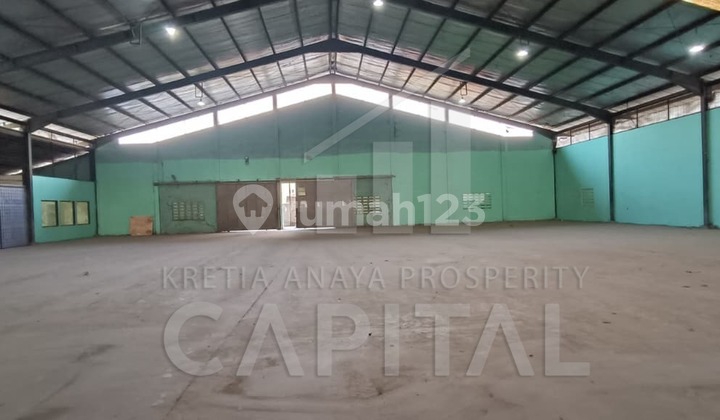 Murah Harga Dibawah NJOP Gudang Dengan Tanah Yang Luas di Mainroad Soekarno Hatta 