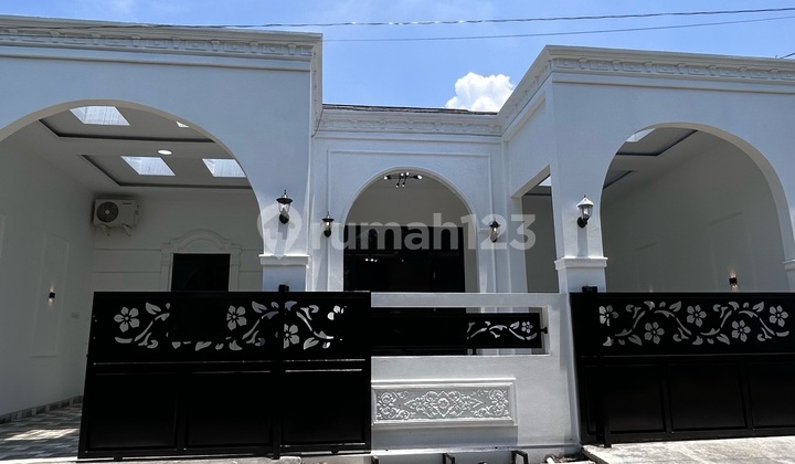 Rumah American Classic Modern Di Boulevard - Luas Tanah 150 M 