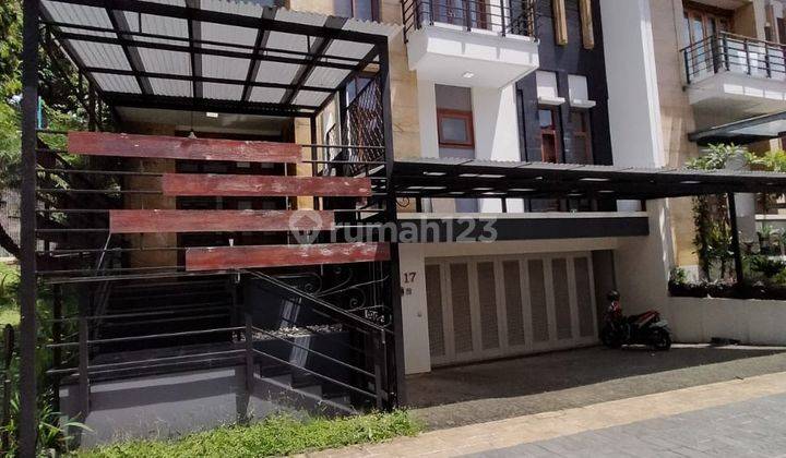 Rumah Lux 3 Lantai Daerah Asri, Ciumbuleuit Bandung 1