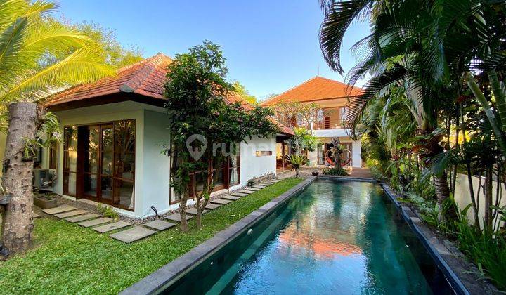 Modern Villa with Spacious Yard in Uluwatu Area 2