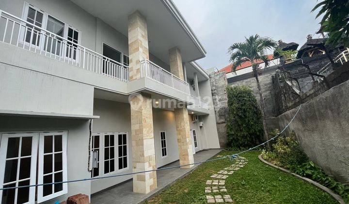 Rumah Besar Modern di Jalan Sekar Tunjung Denpasar Timur 1