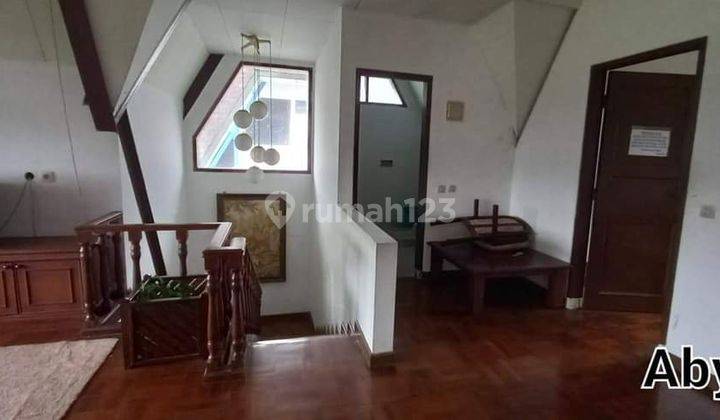 Villa full furnished puncak siap huni hadap kolam renang SHM 13