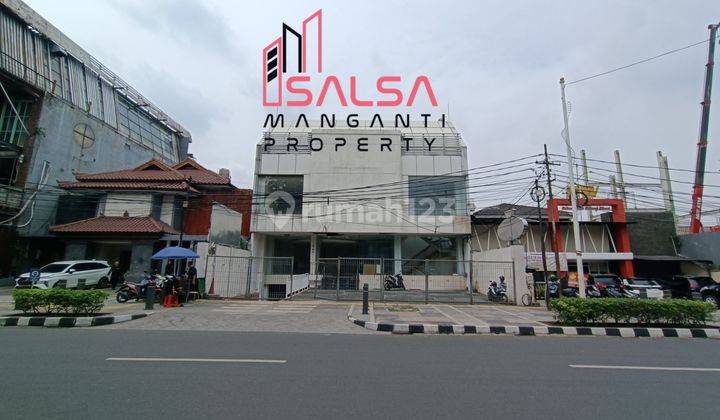 DISEWAKAN RUANG USAHA ATAU KANTOR ATAU CAFE AREA KOMERSIAL BANGUNAN 3 LANTAI DAN ROOFTOP DAN BASEMENT HARGA MURAH AREA SENOPATI KEBAYORAN BARU JAKARTA SELATAN 