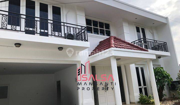 Disewakan Rumah Cantik Asri Siap Huni Bisa Kantor Atau Tempat Tinggal Semi Furnished Dan Pool Harga Murah Lokasi Dekat Sekolah Dan Perkantoran Area Kemang Jakarta Selatan  1