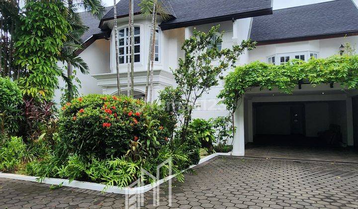 DIJUAL CEPAT RUMAH NYAMAN CANTIK DENGAN TAMAH LUAS 1065 METER COCOK UNTUK INVESTASI DAN SIAP HUNI LOKASI STRATEGIS RUMAH MODERN DENGAN TAMAN CANTIK DI KEMANG JAKARTA SELATAN  1