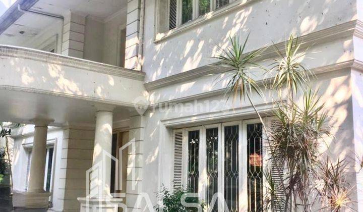 For Sale Dijual Cepat Jual BU  Rumah Cantik Murah Tanah 715 meter Lokasi dekat pakubuwono dan senayan dan dekat ke mabes dan area senopati harga Rp.50 M nego bisa bangun bangunan baru atau kost kostan lokasi nyaman dan tenang dan asri area kebayoran baru  1