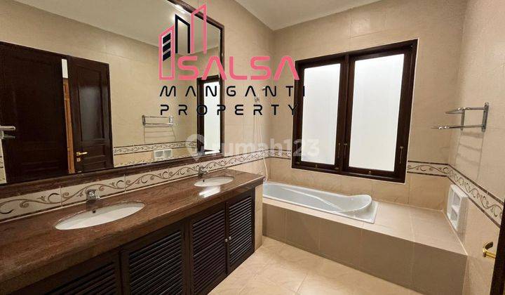 Disewakan Cepat For Rent House Nice Garden And Pool Rumah Cantik Asri Siap Huni Nuansa Villa Terasa Di Bali Likasi Premium Dekat Cafe Restoran Dan Sekolah Internasional School Dan Bebas Banjir Area Kemang Jakarta Selatan  2