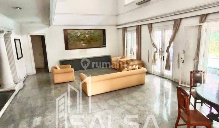 For Sale Dijual Cepat Jual BU  Rumah Cantik Murah Tanah 715 meter Lokasi dekat pakubuwono dan senayan dan dekat ke mabes dan area senopati harga Rp.50 M nego bisa bangun bangunan baru atau kost kostan lokasi nyaman dan tenang dan asri area kebayoran baru  2