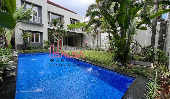 Disewakan Rumah Cantik 2 Lantai 5 Kamar Tidur Private Swimming Pool Nice Garden Taman Dalam Compound Siap Huni Area Kemang Jakarta Selatan  1