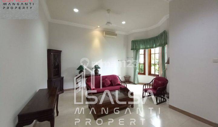 Disewakan Cepat Rumah Cantik Beautiful Furnish Harga Murah 590 juta Depan 2 mobil Lokasi Nyaman Asri Private Pool dan Garden Area Kemang Jakarta Selatan 2