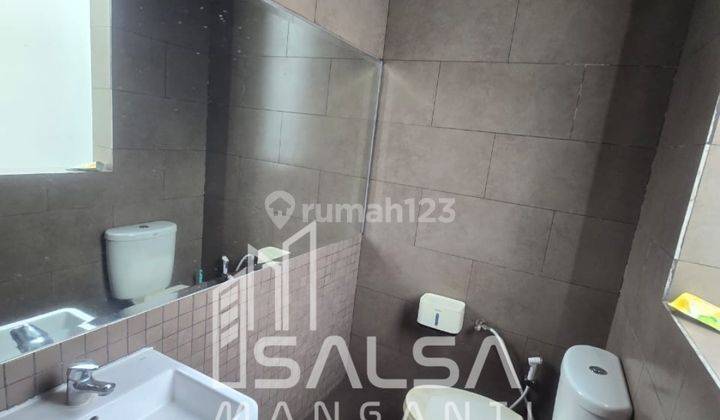DISEWAKAN CEPAT KOMERSIAL OFFICE SPACE 2 LT BISA KANTOR ATAU CAFE ATAU RESTO LOKASI STRATEGIS DEKAT SENAYAN DAN BLOK M DAN MABES DAN DEKAT SCBD HARGA RP.1.49 M DI PINGGIR JALAN RAYA  KEBAYORAN BARU JAKARTA SELATAN  2