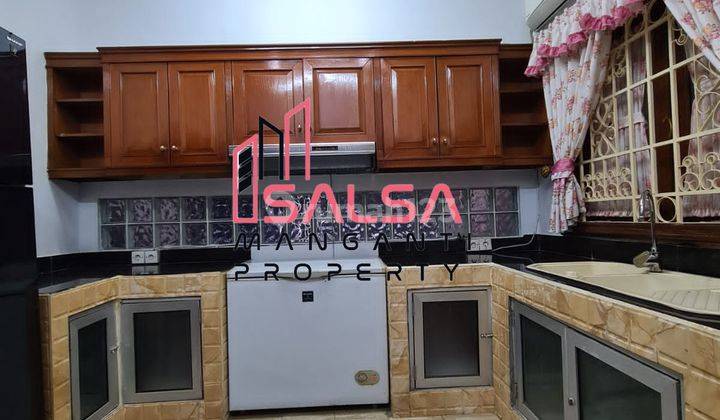 Disewakan Rumah Cantik Asri Siap Huni Bangunan 2 Lantai Kamar Tidur 5 Harga Murah 330 Juta Area Kemang Ampera Jakarta Selatan  2