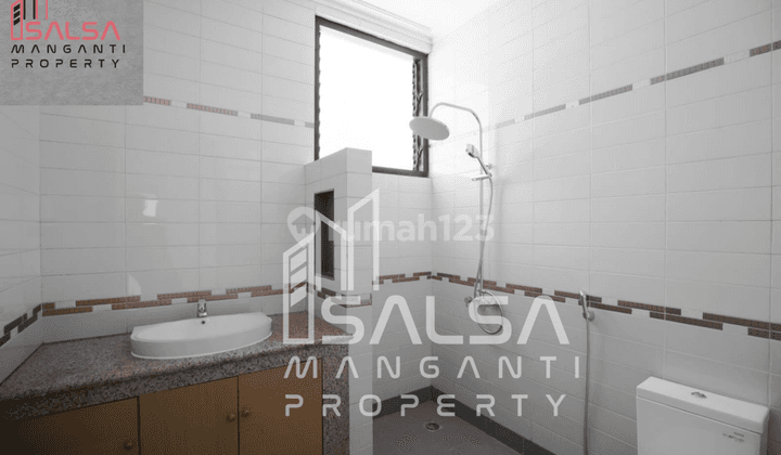 Disewakan Cepat Rumah Mewah Bangunan 2 Lantai Siap Huni Dekat Senayan Dan Sudirman Dan Pakubueono Dan Kebayoran Baru Simprug Area Permata Hijau Jakarta Selatan 2