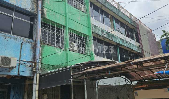 Ruko 3 LT Lingkungan Ramai di pinggir jalan Bungur Senen 