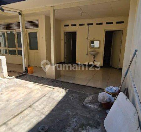 Disewakan Rumah Usaha Siap Pakai di Jl Undaan Kulon Surabaya  2