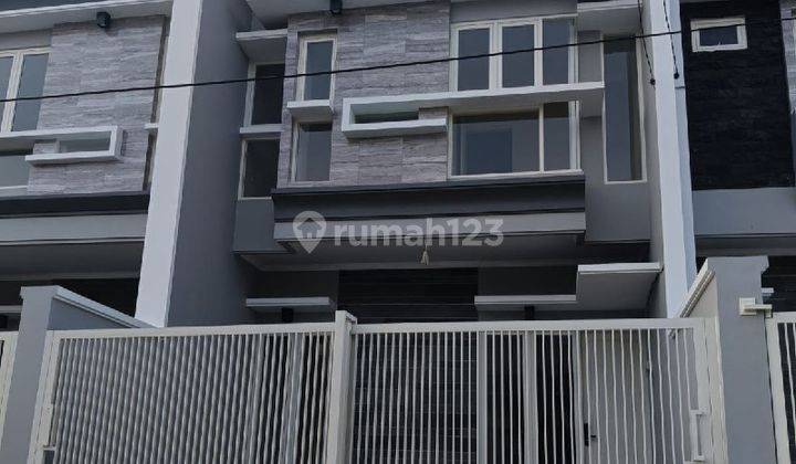 Rumah Minimalis Gress 2LT Tengah Kota Dgn Lebar 6 + Row 3 Mobil  1