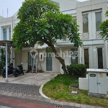 Rumah Bagus Lokasi Strategis Grand Pakuwon, Cluster Adelaide 1