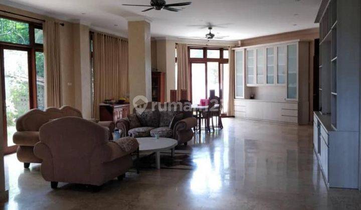 RUMAH MEWAH 3 LANTAI FULL FURNISHED DEKAT PANTAI 13