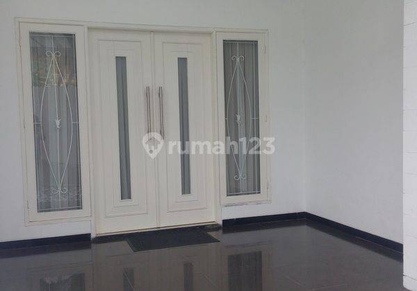 Modern house for sale in very well maintained condition in Imam Bonjol Denpasar.  1