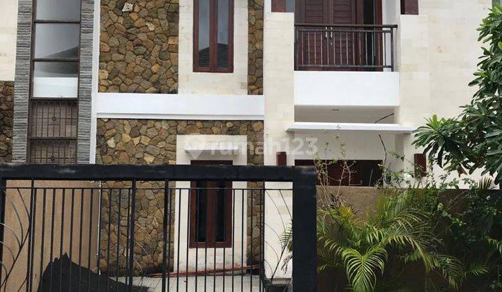 Rumah Jual Mewah dan Modern 2 Lantai Jimbaran Bali 2