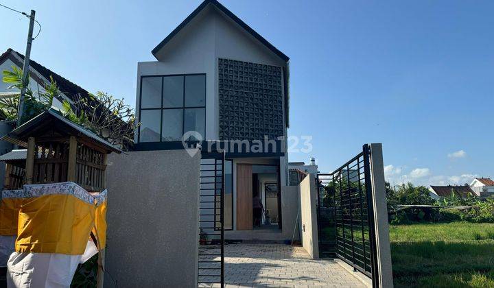 Semi Villa House Ready to Live in in the City Center of Gatot Subroto 2