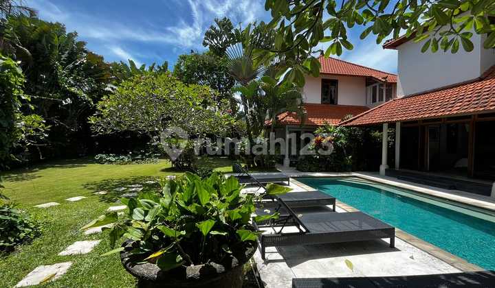 Artistic Villa Ready to Live In Near Pererenan Beach Artistic Villa Ready to Live In Near Pererenan Beach