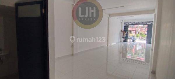 3 Storey Shophouse in Main Road Gatot Subroto, Denpasar, Close to Lumintang Park and Living World Mall 1