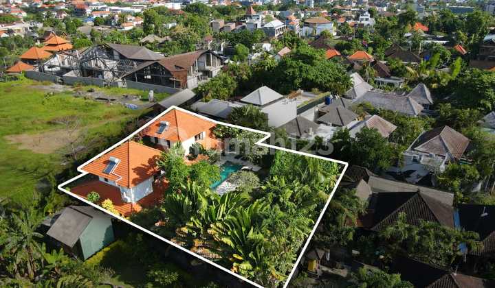 Artistic Villa Ready to Live In Near Pererenan Beach Artistic Villa Ready to Live In Near Pererenan Beach