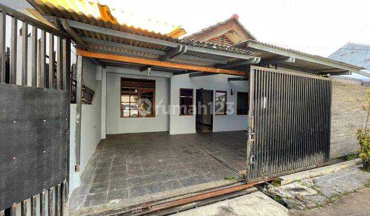 Rumah di Taman Holis Indah 1 SHM Bagus Semi Furnished 1