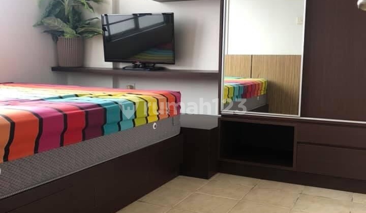 Apartemen The Edge 2 Kamar Tidur Bagus Furnished dekat Tol Baros 3