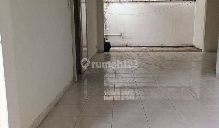 Rumah multifungsi 2 Lantai SHM strategis  1