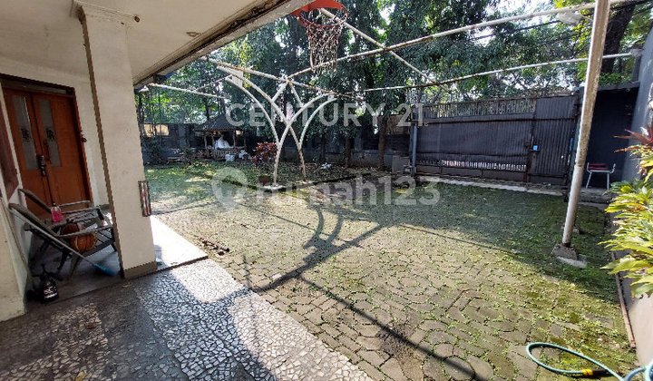 Roadside Shop on Garuda Street, Bandung City, Spacious 2