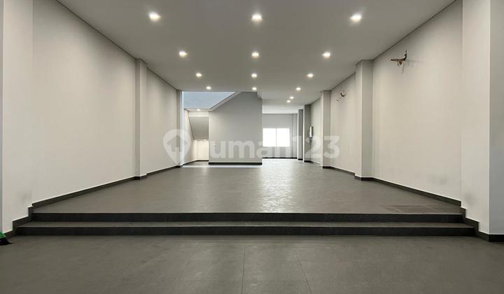 New and Very Good 3.5-Story Shop House on Otista