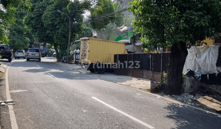 Dijual Rumah Tua Hitung Tanah di Jl. D. Poso Pejompongan 2