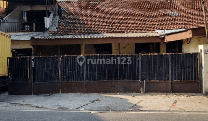 Dijual Rumah Tua Hitung Tanah di Jl. D. Poso Pejompongan 1