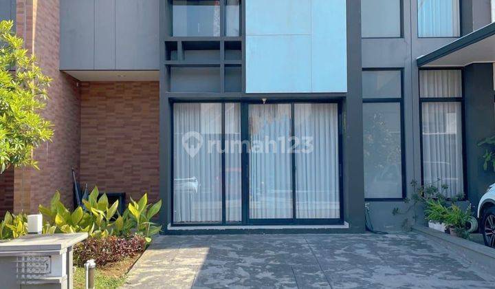 Disewakan Rumah Baru Bagus Semi Furnish Rapi Terawat Suvarna Sutera Lingkungan Nyaman 1