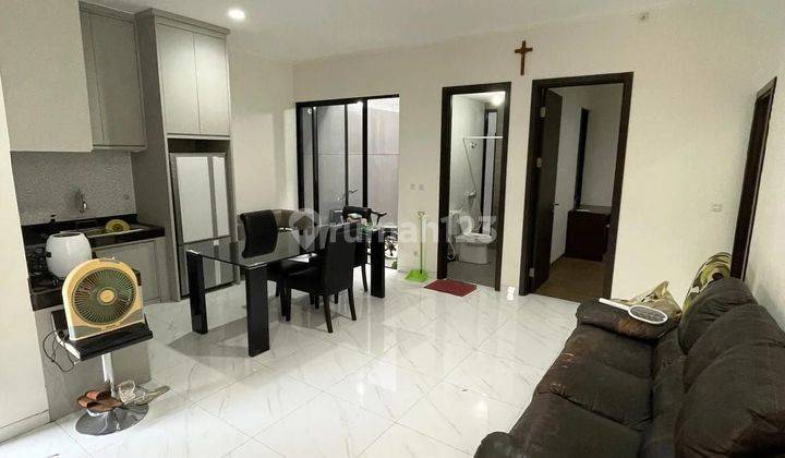 Disewakan Rumah Baru Bagus Semi Furnish Rapi Terawat Suvarna Sutera Lingkungan Nyaman 1