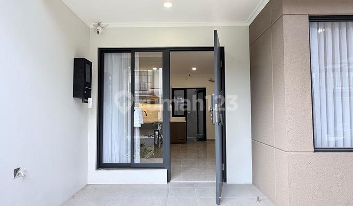 Two-Story Furnished House in Leonora Gading Serpong, Rarely Available 2