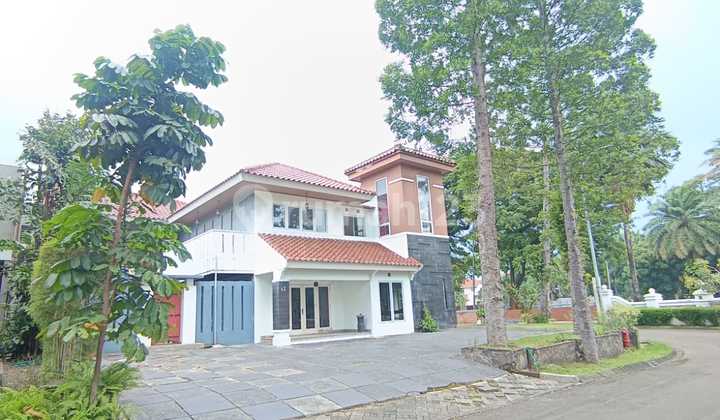 Hook House In Taman Giri Loka Bsd City, Old Money Area 2